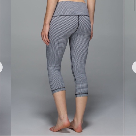 Lululemon Wunder Under Crop Roll Down Waist Gingham Plaid Black White Size 4 - Picture 3 of 7